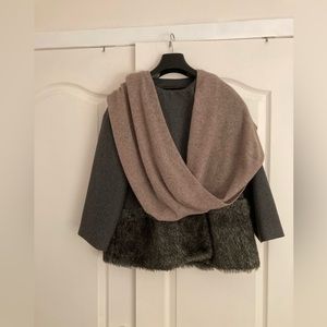 Luxuriously soft cashmere infinity scarf in neutral taupe - NWT